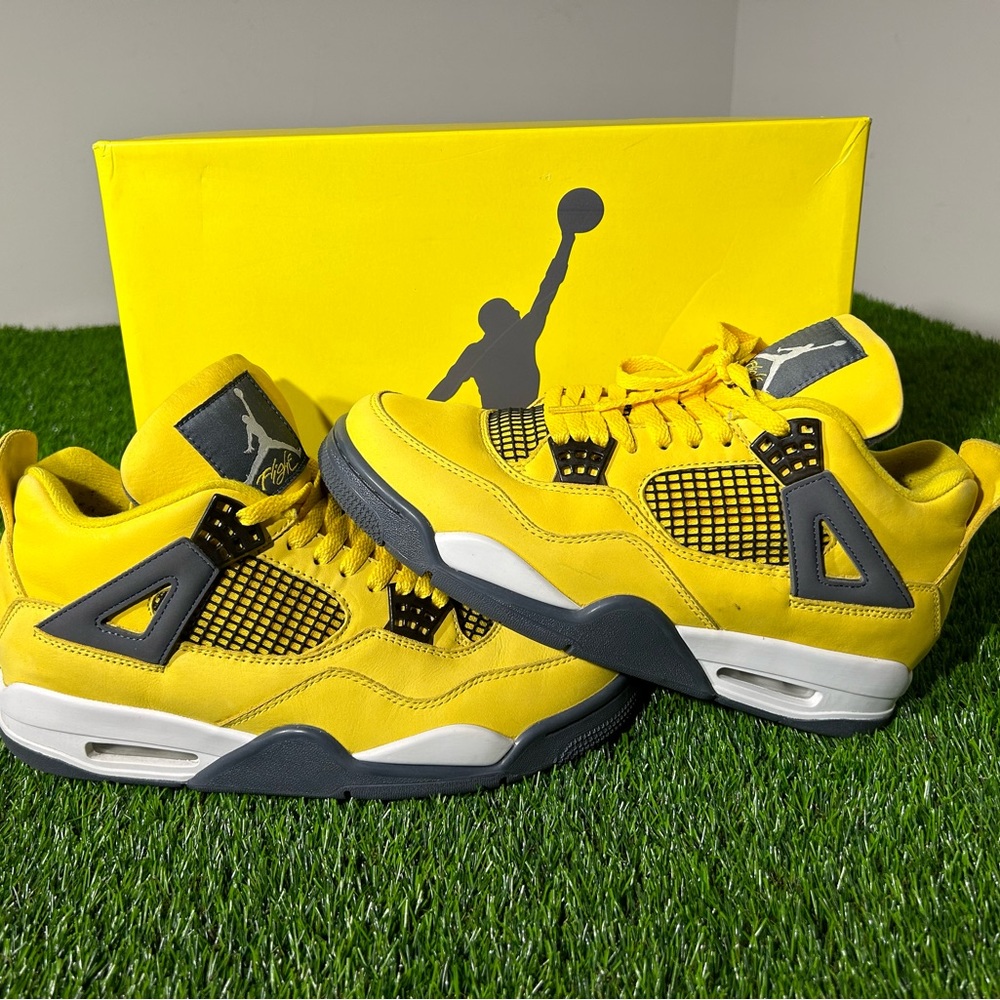 Jordan 4 Lightning size 10 read description